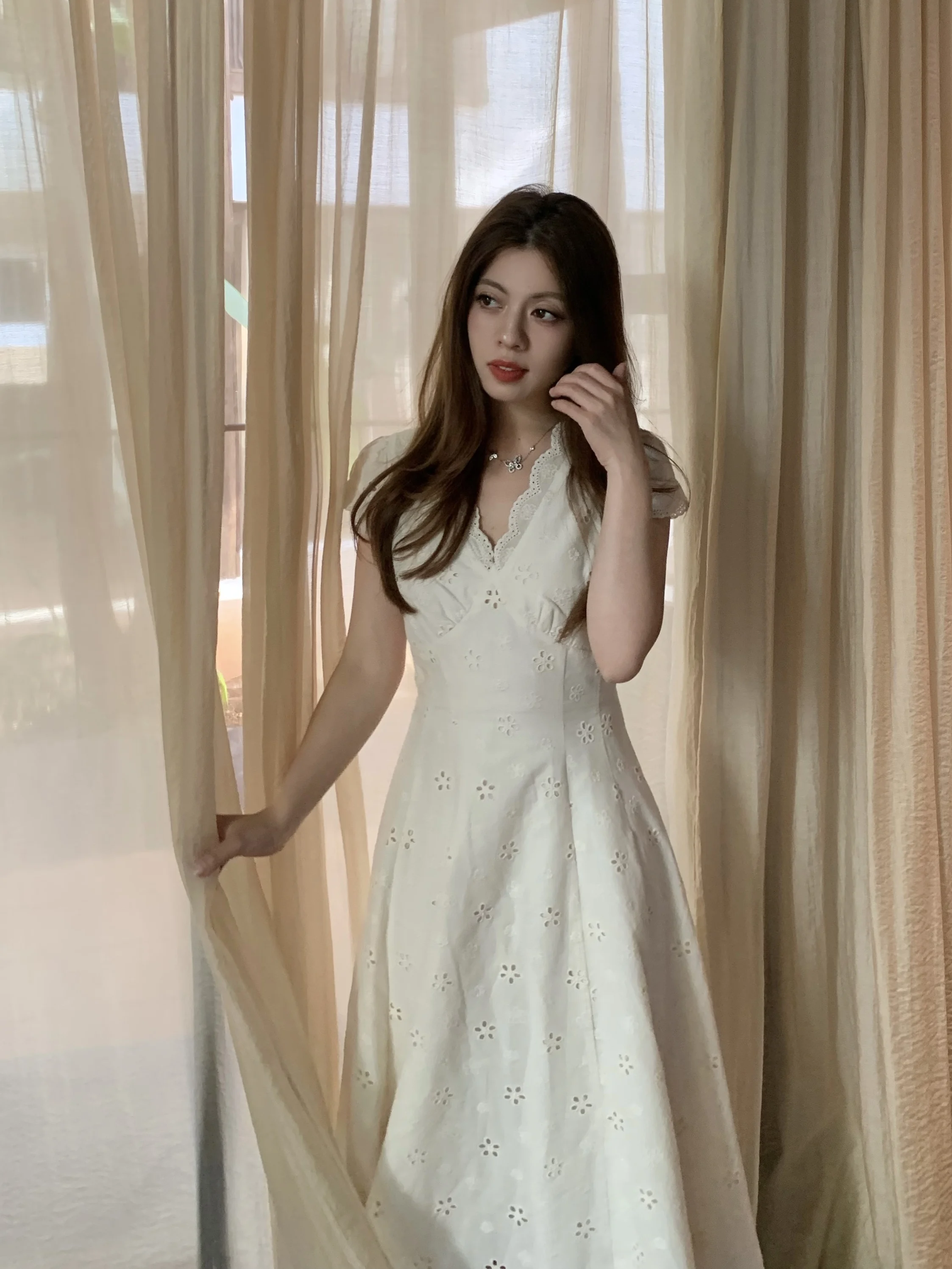 

Платье с цветочным принтом и вырезами в стиле французской моды, с высокой талией, коротким рукавом, V-образным вырезом, А-силуэта, для женщин.