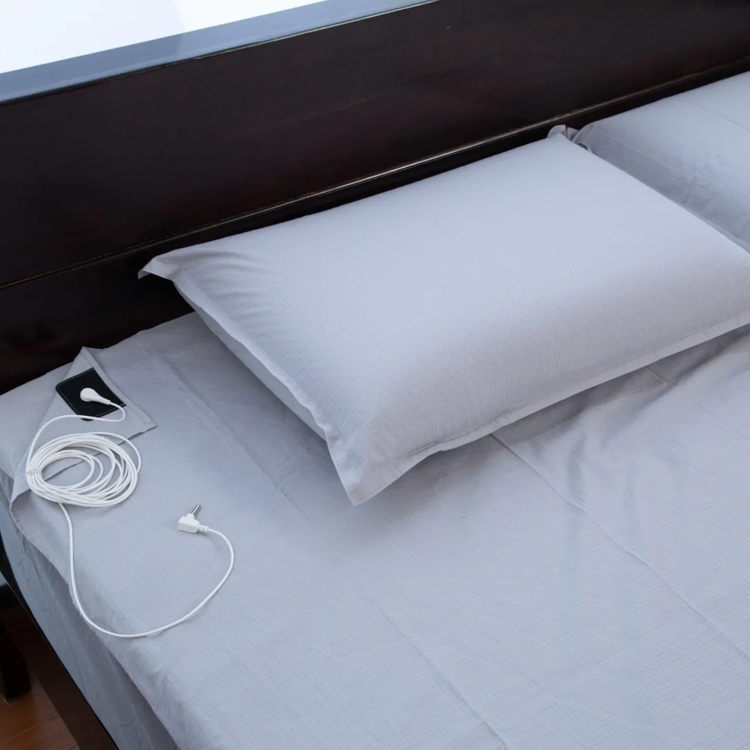 Grounding Pillowcase with 16.4 ft Cord Plug Queen Size Conductive Silver Fiber Earthing Pillowcase for Better Sleep（2pcs)