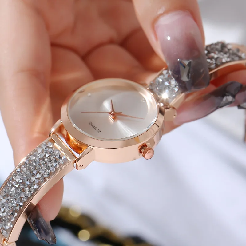 Hot Sale Women Quartz Wristwatches Sparkling Bracelet Strap Watches Fashion and Temperament Starry Sky Dial Wristwatch Wholesale