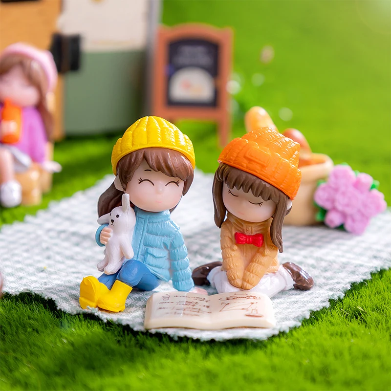 2pcs Mini Girls Best Friend Statue Micro Landscape Decoration Car Home Desktop Ornaments