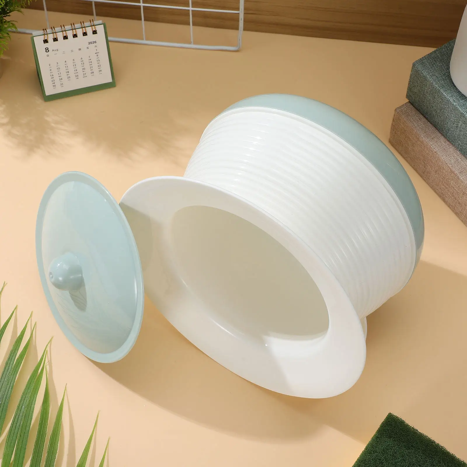 1Pcs Spittoon Plastic Bedpan Night Urine Pot Covered Portable Household Adult Urinal Pot Sealed Lid Odor Proof Easy Clean