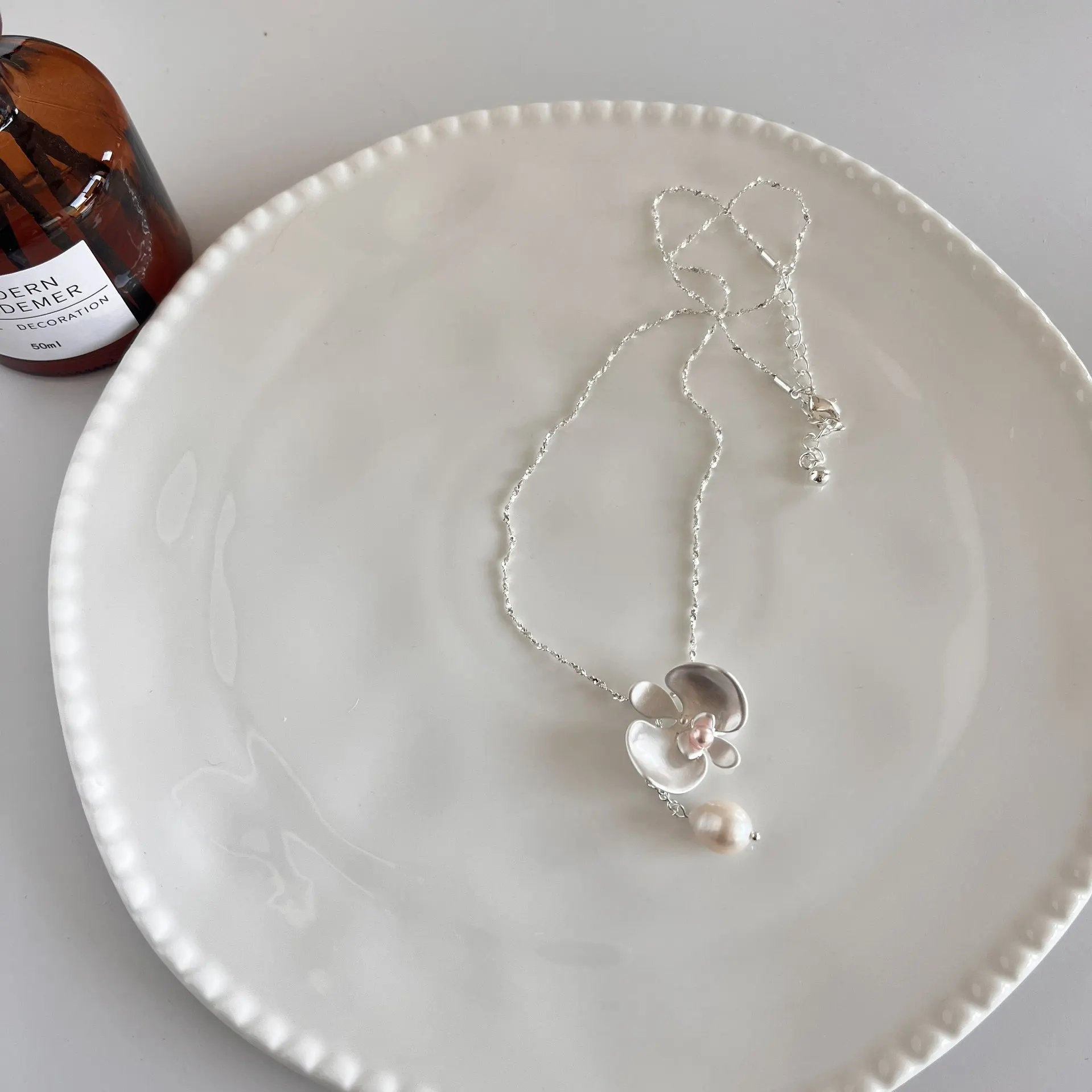 Withered Silver White Butterfly Orchid Metal Petal Natural Pearl Pendant Necklace Jewelry Necklace Necklaces For Women
