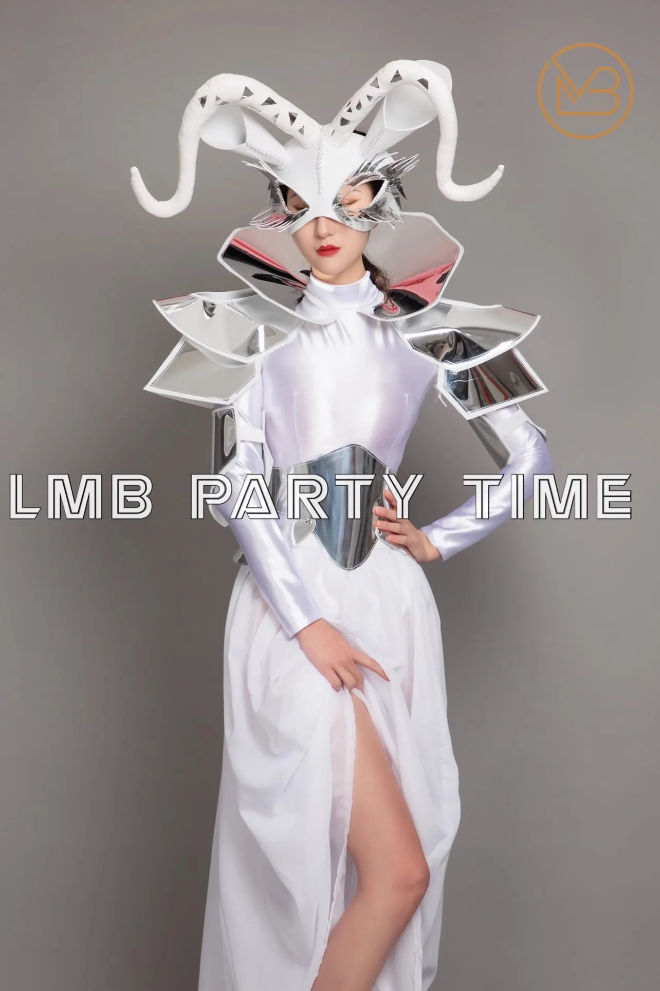 분위기 과장된 크리스마스 의류 갑옷 긴 거즈 드레스 만화 마스크 오프닝 댄스 바 나이트 클럽 가수 무대 착용