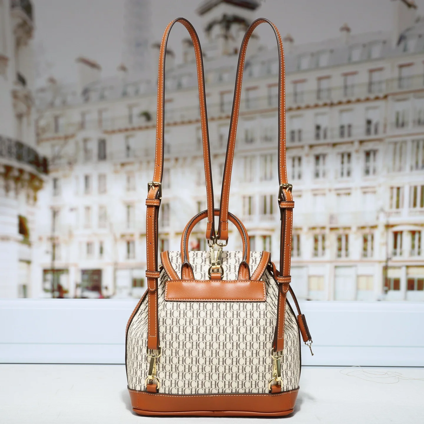 حقيبة ظهر CH Fashion وصلت حديثًا حقيبة ظهر ذات ملمس أصلي خفيفة فاخرة وبسيطة ومتعددة الاستخدامات حقيبة ظهر عصرية على شكل حرف أبجدي