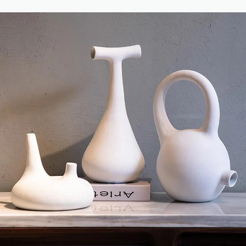 Keramik-Kunsthandwerk Abstrakte Rohr-Schnecken-Blumenvase Schlichte Gebrannte Keramikvase Weiße Unregelmäßige Figuren Heimdekoration