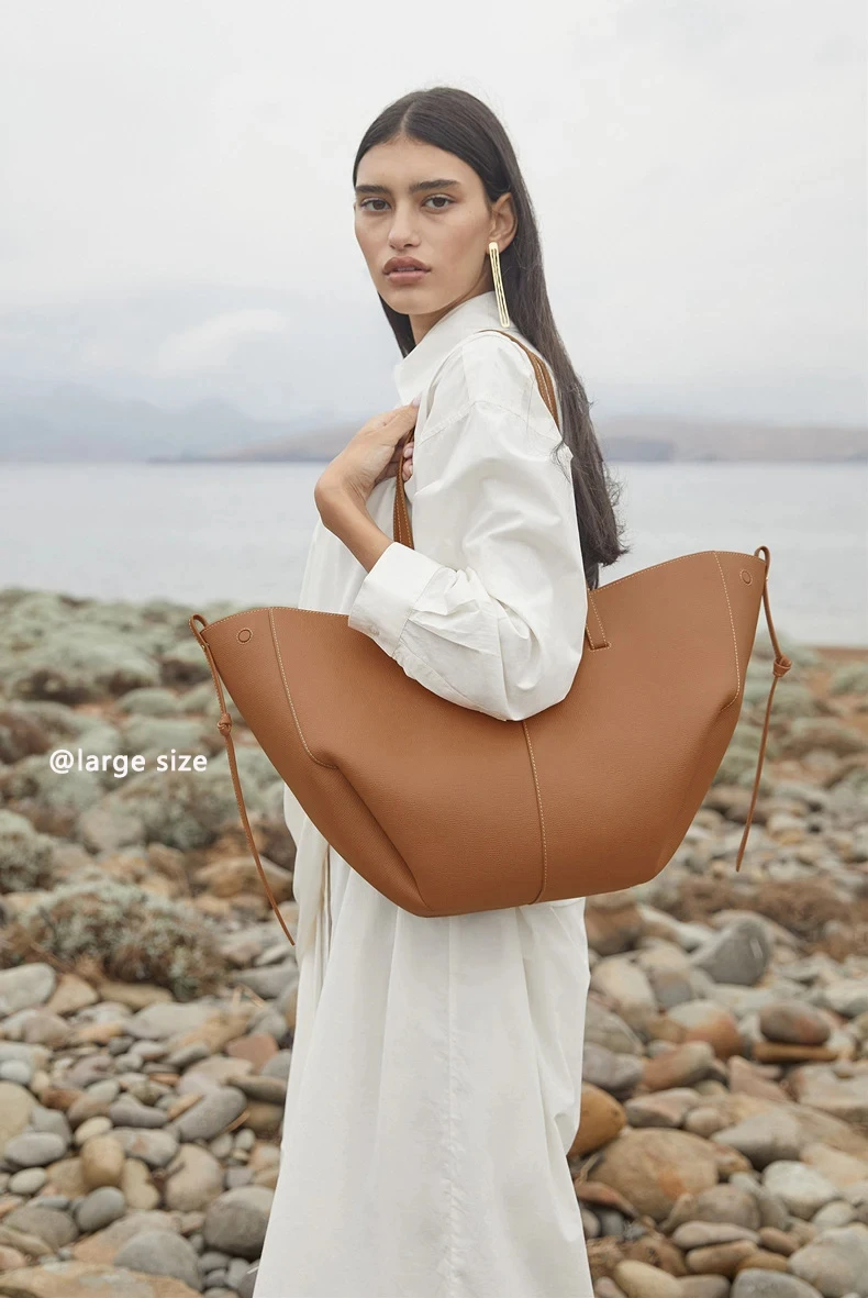 2024 nuova borsa da donna in pelle bovina borsa Tote di grande capacità borsa ascellare portatile rugosa con una spalla