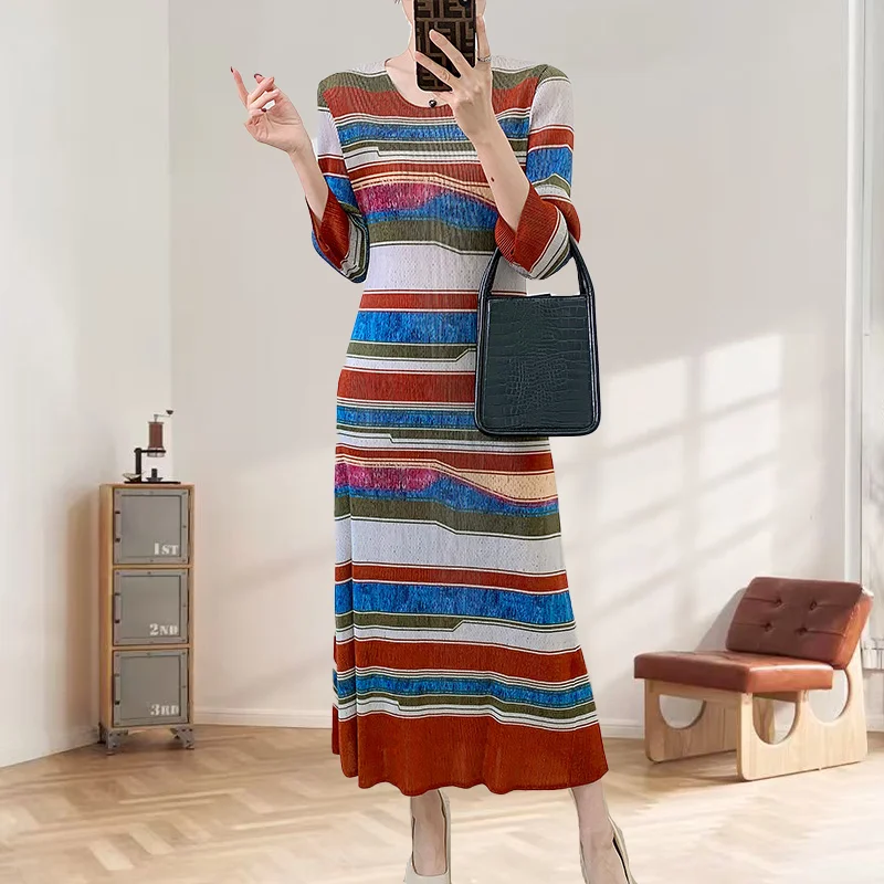 

Miyake pleated striped printed dress loose plus size 2025 summer new seven-minute sleeve long dress temperament Slim skirt