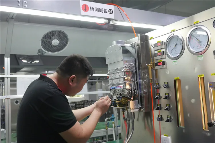 10L الأكثر مبيعا مع الحماية من الحرارة الزائدة 10L12L14L سخان مياه يعمل بالغاز المداخن المحلي التفريغ الطبيعي سخان مياه حراري فوري