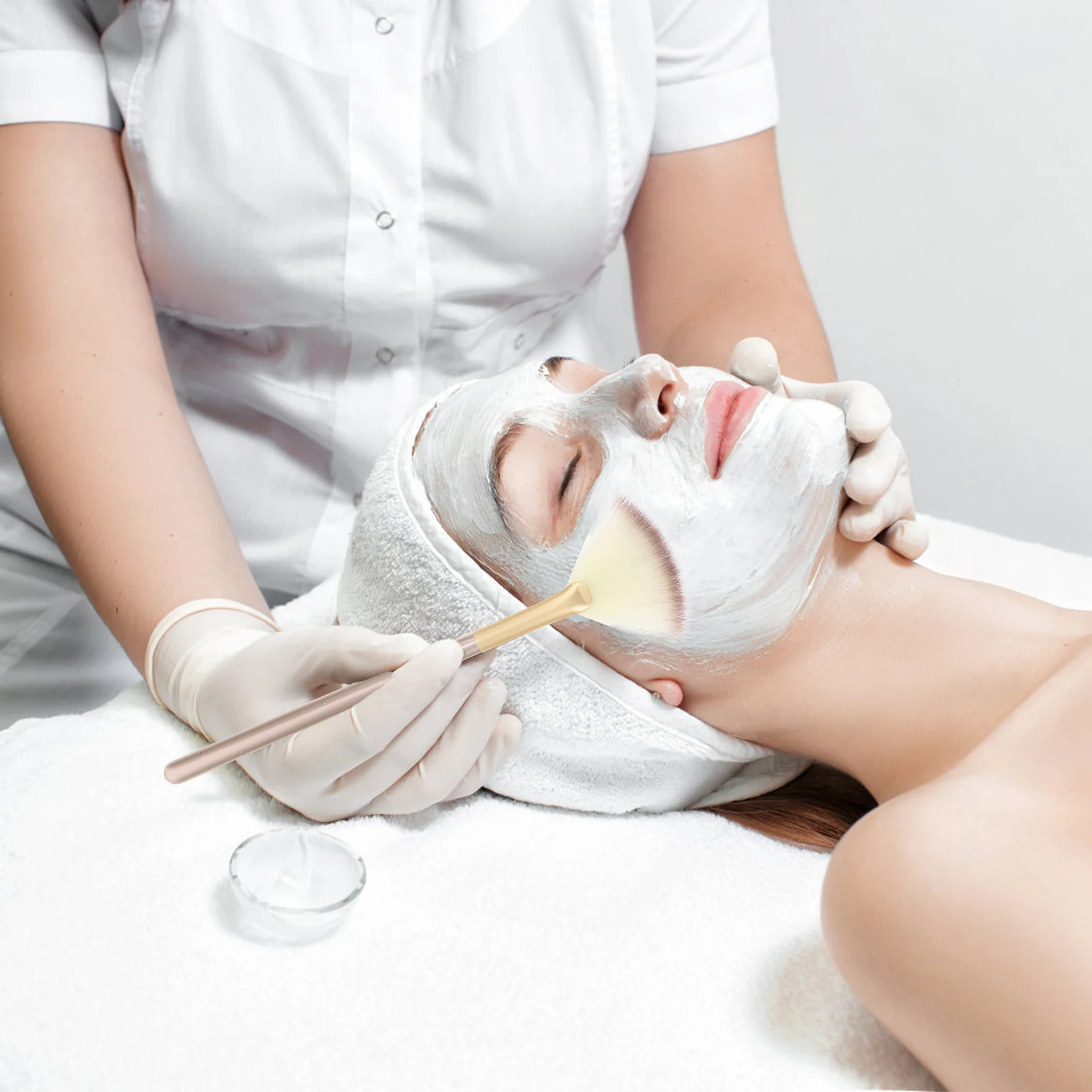 Complete Cosmetics Brushes Kit with Fan Shaped Brush Blush and Highlighter Tool for Smooth Facial Makeup Application