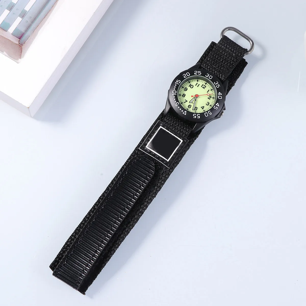 Cute Unisex Children Quartz Watch Nylon Band Waterproof Time and Date Display Souvenir Favor Gift Stylish Kids Watch