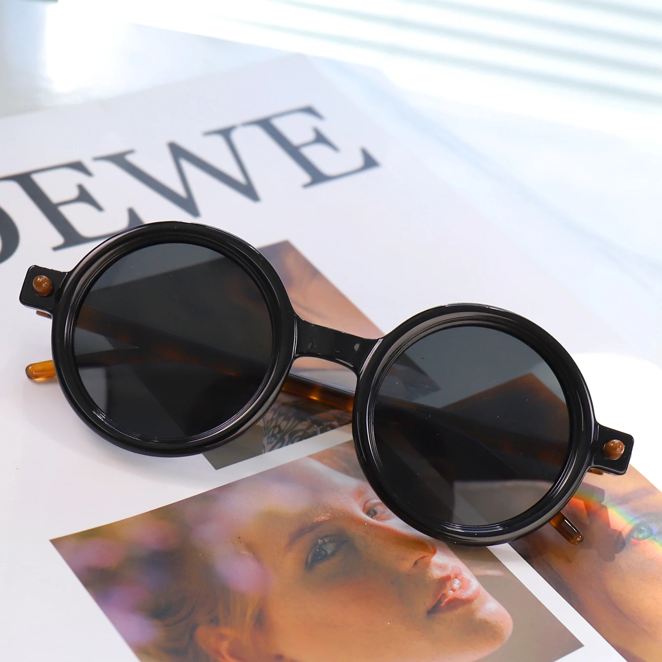 Men and Women's Fashionable Sunglasses Round Full Frame Glasses Suitable for Daily Wear Shopping Beach Parties Unisex