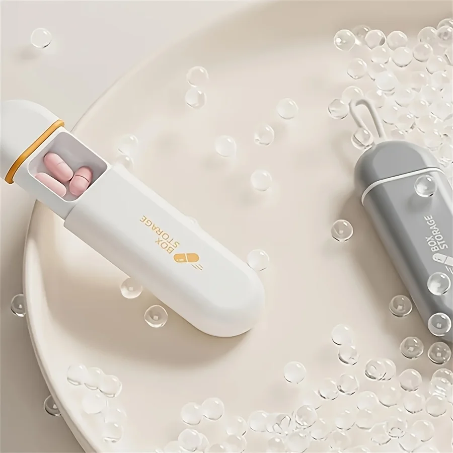 صندوق دواء صغير محمول مع 3 حجرات، منظم حبوب السفر، مادة أكريليك متينة، إغلاق مدمج وآمن