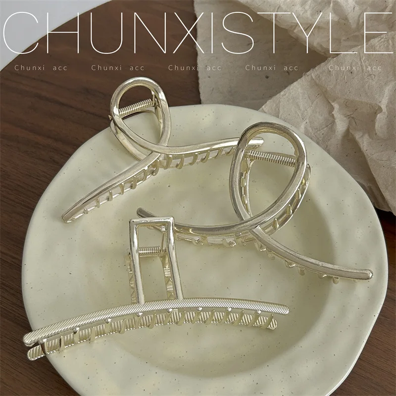 

Extra Large Metal Hair Claw for Women Strong Hold Updo Clip for Thick Hair Non Slip Simple Fashion Hair Accessories Daily Wear