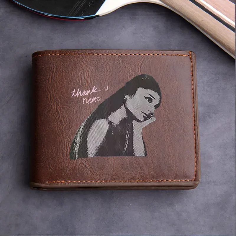 محفظة أريانا Grande Thank U Next من جلد البولي يوريثان بتصميم بسيط وخفيف الوزن ومتين للجنسين للاستخدام اليومي