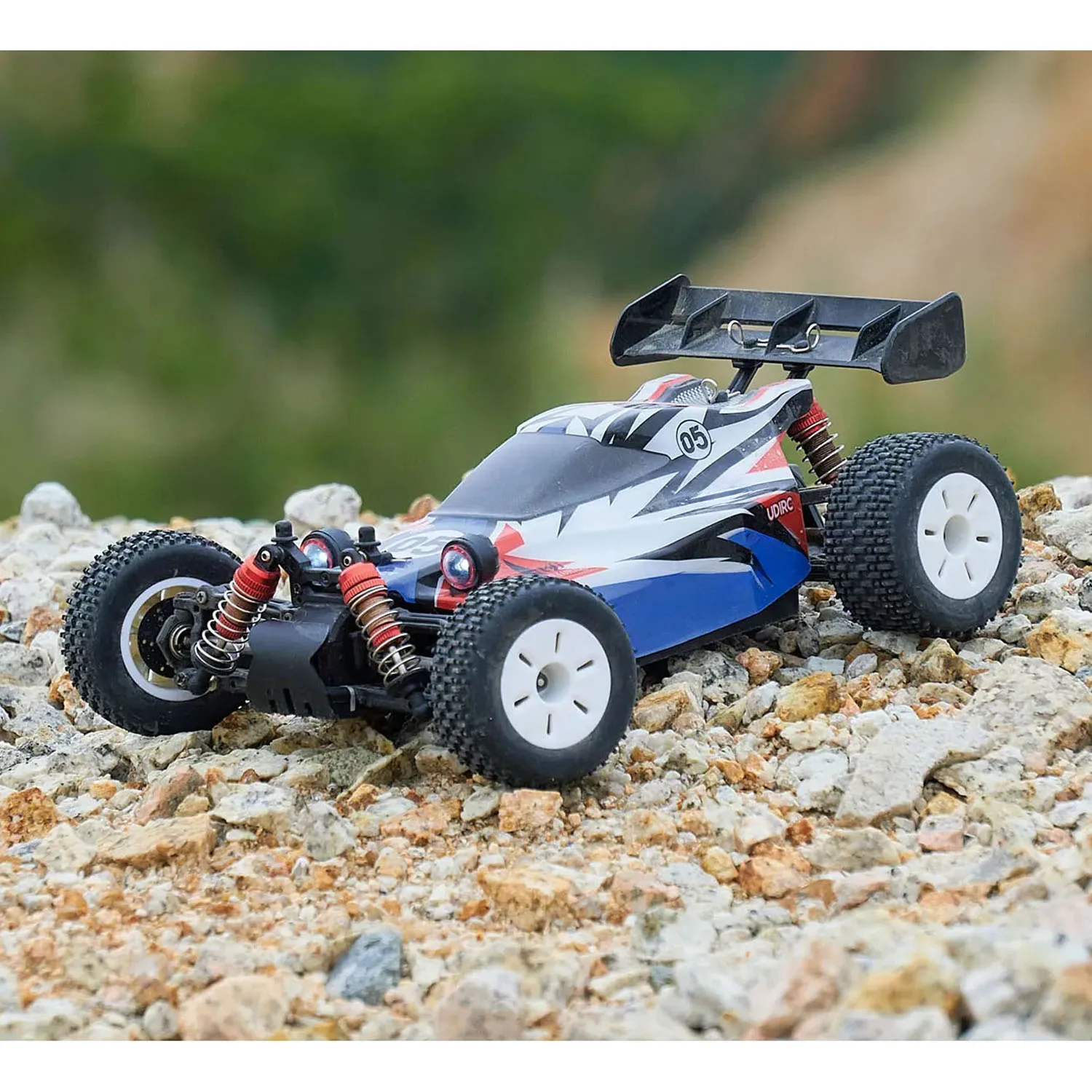 Regalo UdiRC 1805 1/18 RTR 4WD Ad Alta Velocità RC Auto Veicolo 390 Motore Spazzolato 40A ESC di Controllo Remoto Off Road Modello Giocattoli Per I Ragazzi