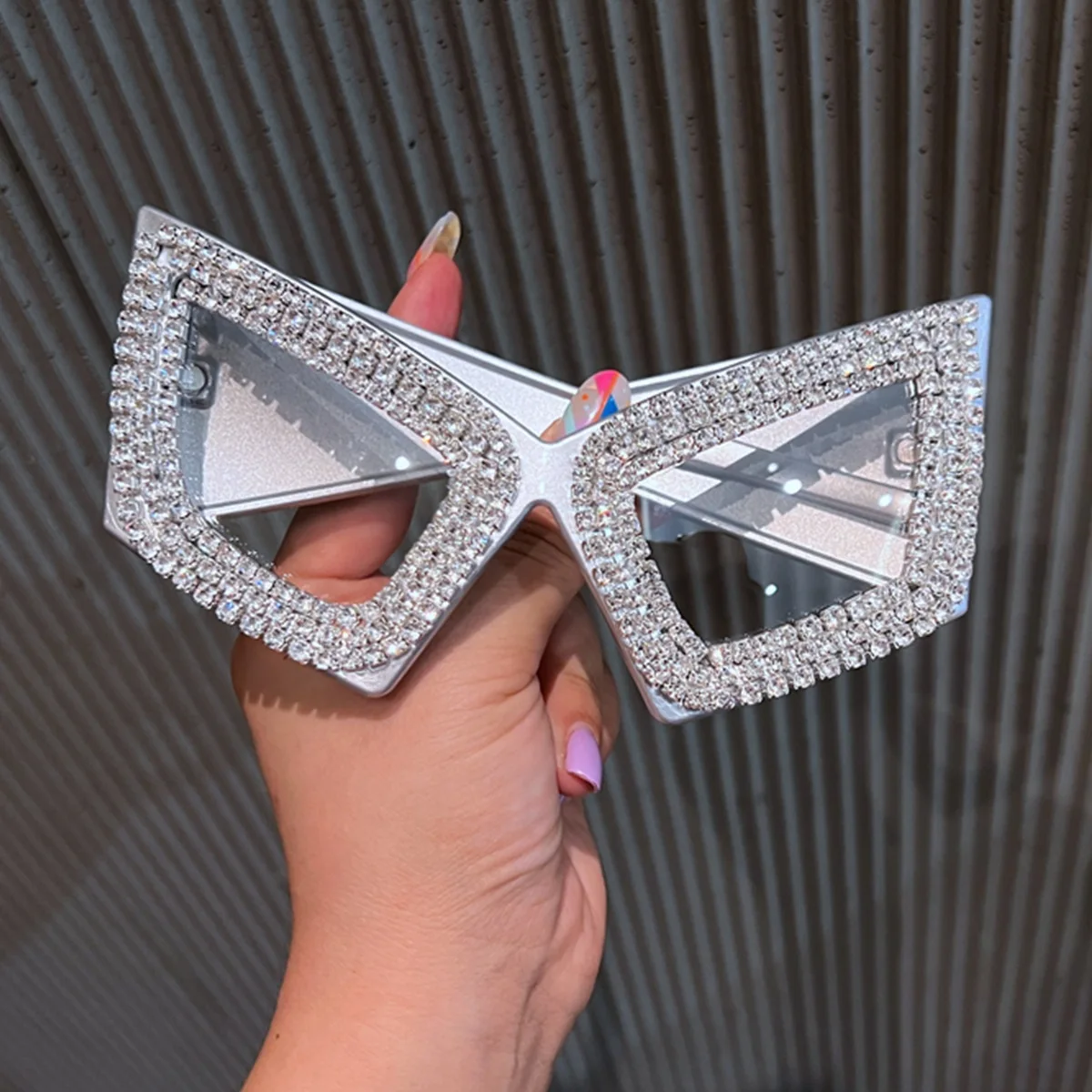 

2025 personalized large frame cat eye diamond encrusted sunglasses y2k hip hop netroots beach party sunglasses