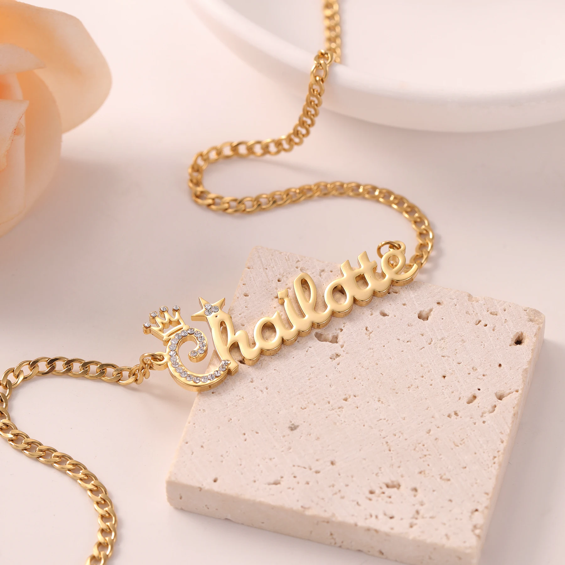 Personalisierte Namenskette mit Krone, 18K vergoldet, Goldstern-Kristall-Namensschild-Anhänger, die Superstar-Namensketten – Detail 6