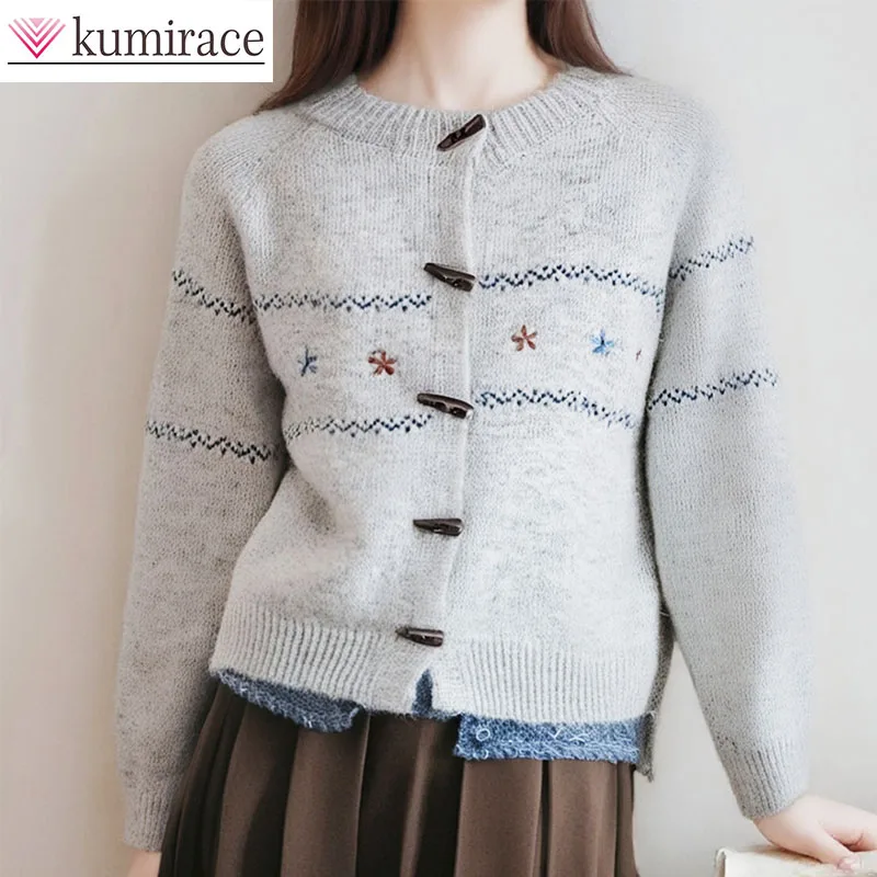 

Осенне-зимний новый вязаный свитер с круглым вырезом и пуговицами, кардиган, стильный повседневный универсальный свитер с лесной вышивкой