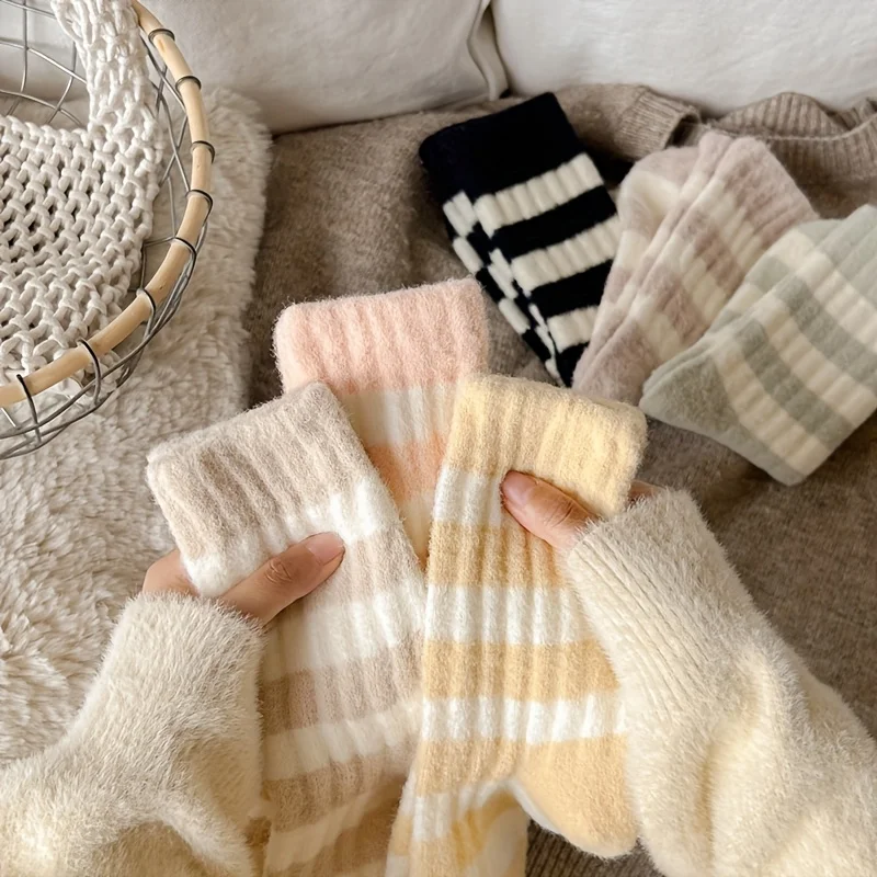 Gradient Striped Mid-calf Socks for Women, Thickened and Warm, Suitable for Autumn and Winter,perfect for Home Wear, Piled Socks