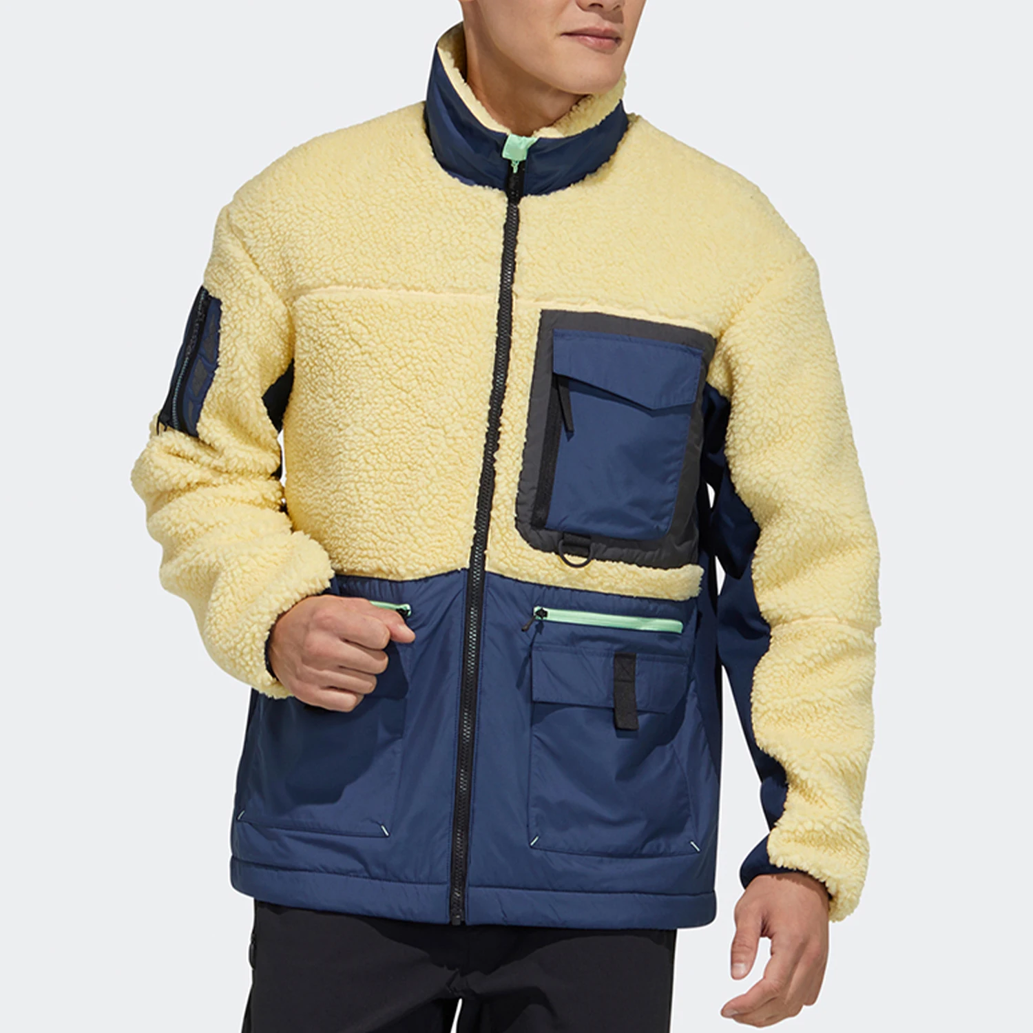 

Мужская спортивная куртка Adidas Originals URBAN SHERP JKT для активного отдыха GV3524