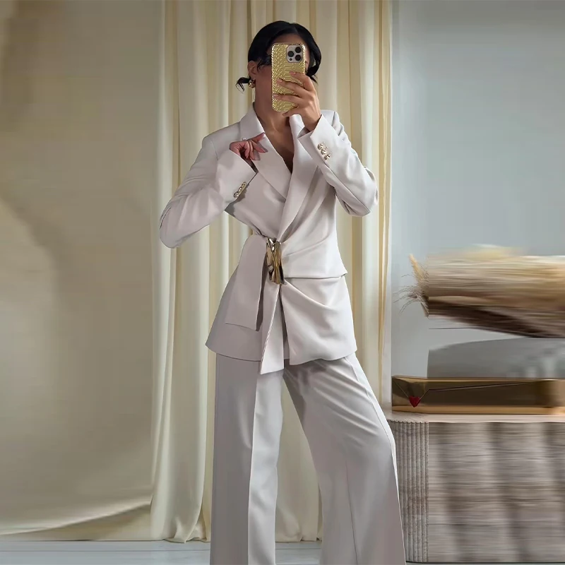 Eleganter Damenanzug mit Schnallengürtel, Blazer mit Revers und langen Ärmeln, schmal geschnittener Mantel und weit geschnittene Hose – Frühlingsneuheit – Detail 19