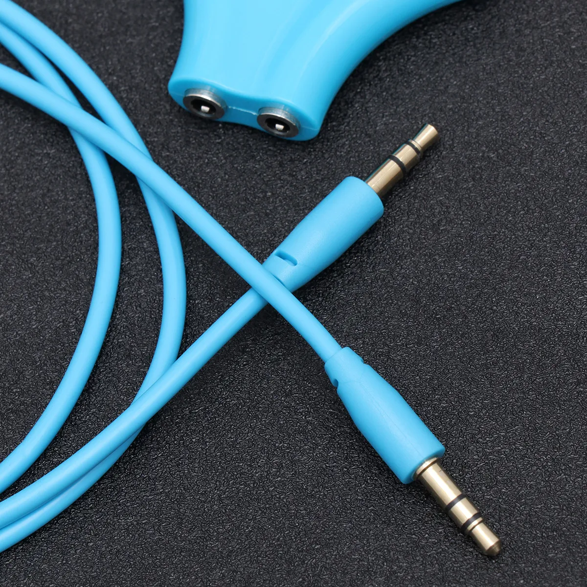 3.5mm Stereo Earphone Splitter Adapter for 2 People – Compatible with Phones, Laptops, Cars, Classrooms