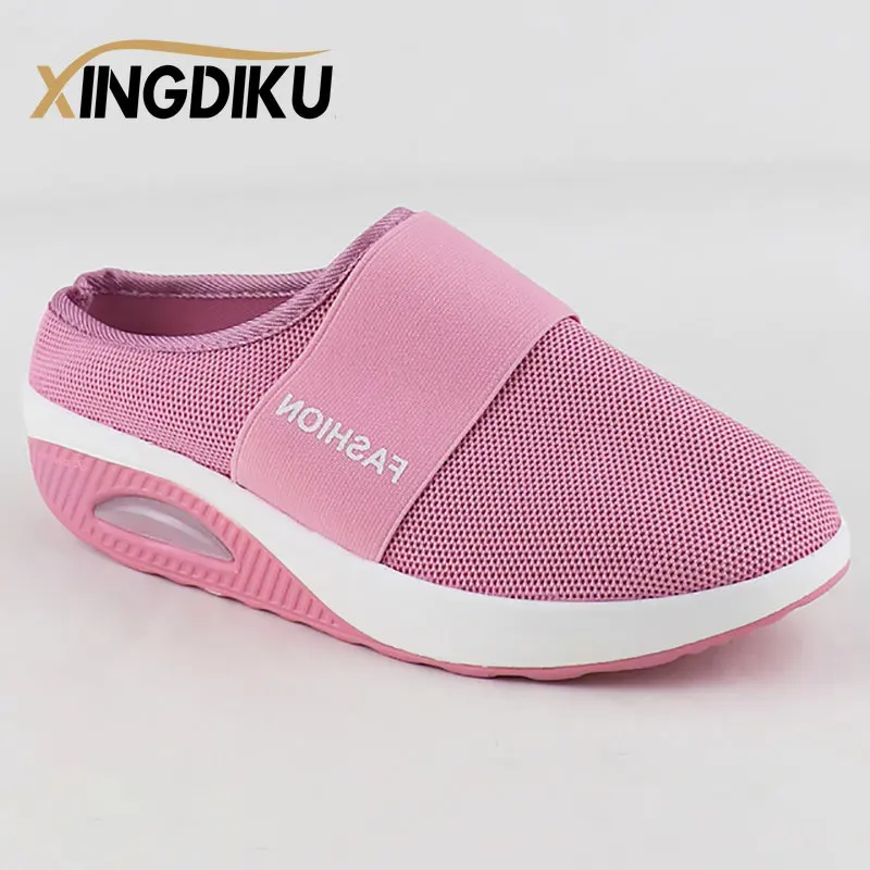 Bequeme Slip-On Damen-Walkingschuhe: Orthopädische Diabetiker-Plattform-Mules, leichte Mesh-Slipper mit Keilabsatz für Damen
