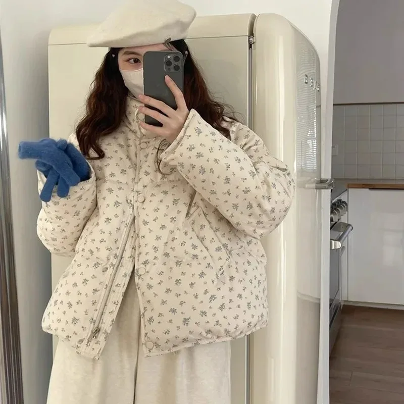 اقتصاص سترة منتفخة المرأة الأزهار طباعة معطف شتوي قصير لطيف الوقوف طوق مبطن سترة الحلو المؤنث نمط القطن مبطن