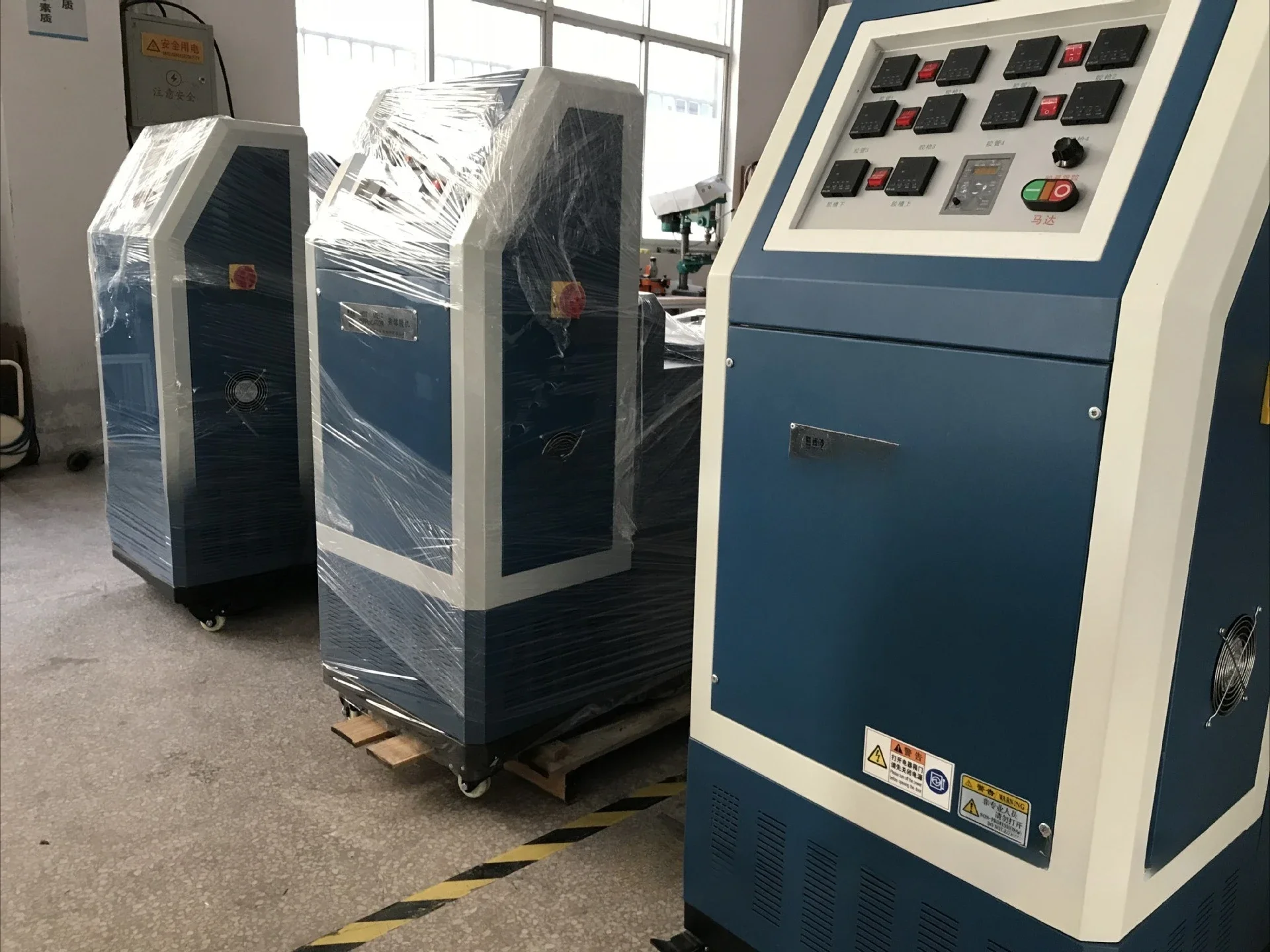 Hot melt adhesive machine Hot melt adhesive fiber spraying equipment Non-woven composite glue spraying machine Glue machin
