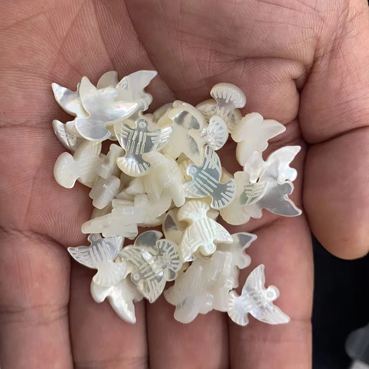 

4Pcs DIY Loose Beads Natural Seawater Shell Eagle Isolation Beads 13mm For Jewelry Making DIY Chains Earrings Accessory