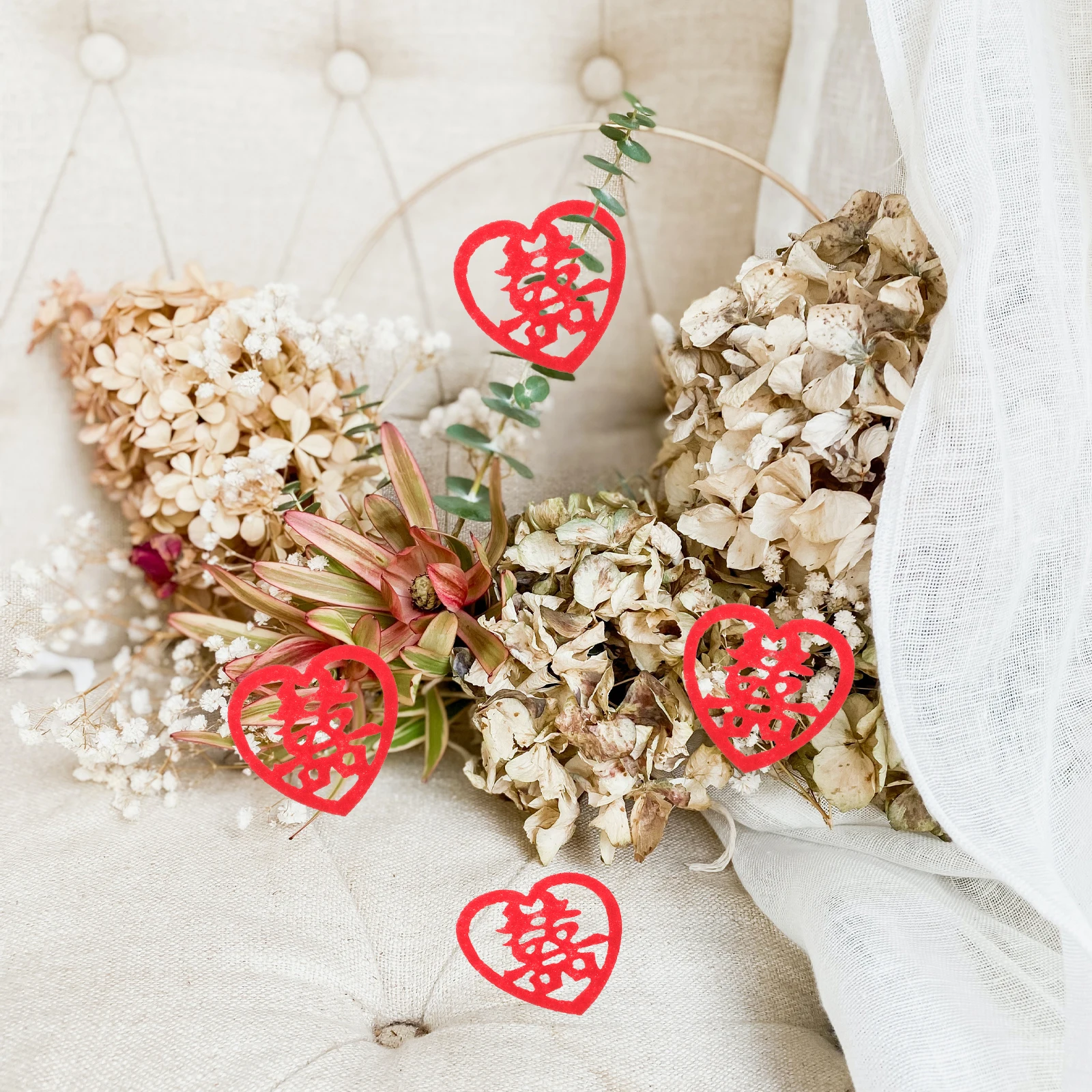 

150pcs Wedding Mini Chinese Character Confetti Non-Woven Creative Happy Word Bed Decoration Heart Shape Bright