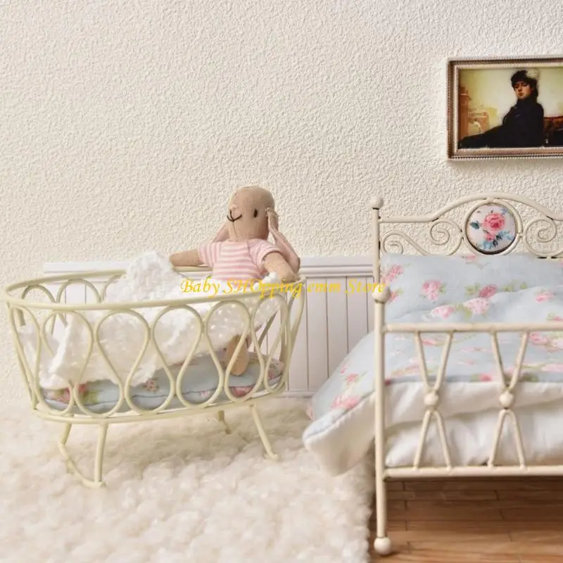 23GD Dollhouses Baby Cradles Bed met kussen 1/12 Schaal IJzeren meubels Scene Decors