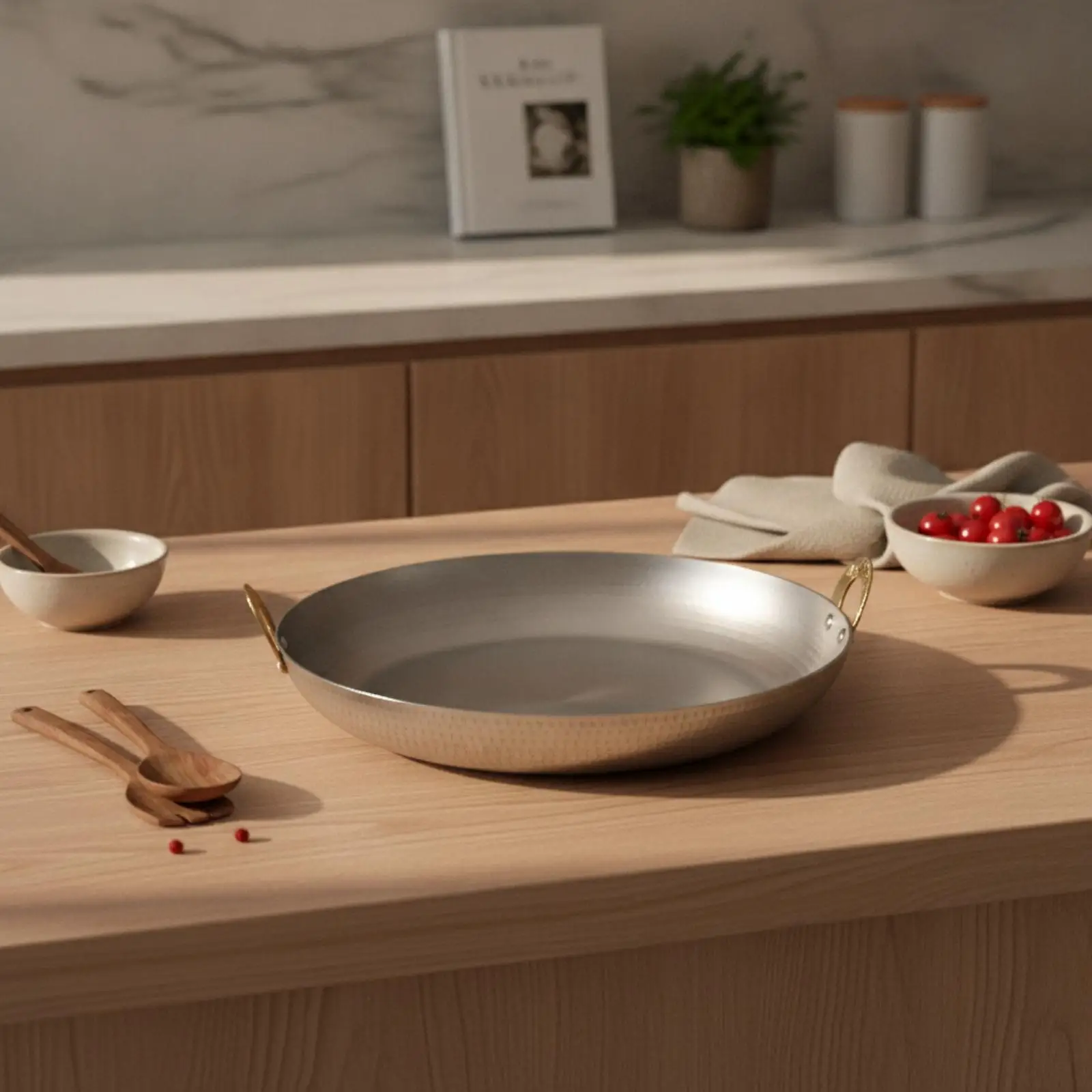 Plateau de service en acier inoxydable avec poignées latérales, plat de service rond et robuste en acier inoxydable, élégant et décoratif.