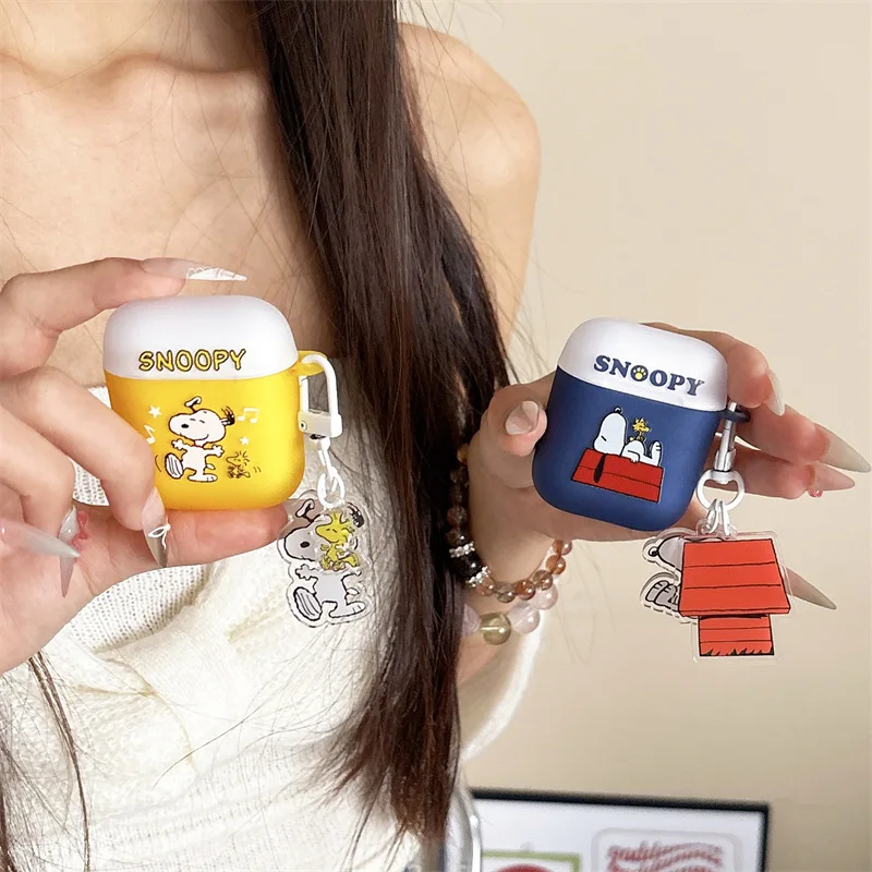 سنوبي لطيف الكرتون سماعات حالات ل Airpods 1 2 3 4 Pro 2 سماعة لاسلكية تعمل بالبلوتوث سماعة لينة غطاء حماية من البولي يوريثان مع قلادة