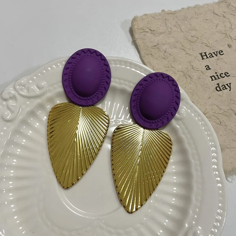 Oval Metal Leaves Pendant Earrings European American Style Personalized Fashion Stud Earrings Women\'s Travel Wedding Accessories