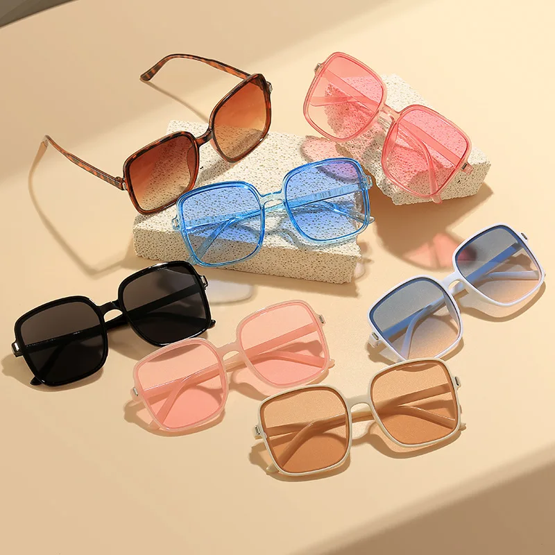 2026 Sun Fashion Trendy Women UV375 Protection Gradient Color Version Glasses For Men Street Photo