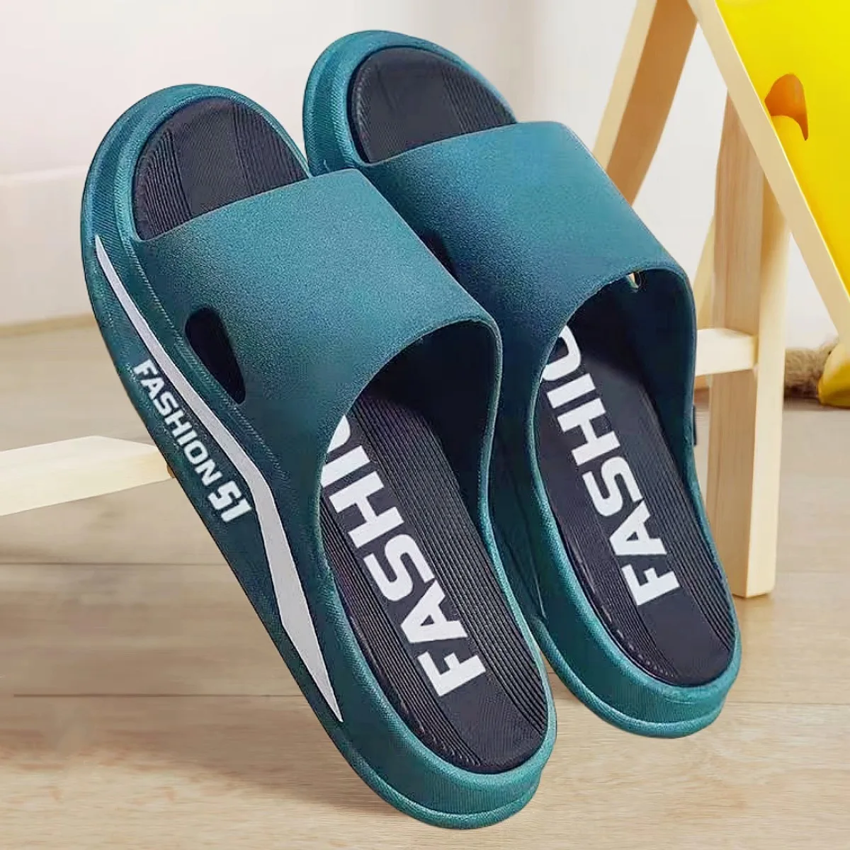 Men New Summer Slippers Fashion EVA Soft Bottom Casual Slides Light Beach Shoes Male Non-Slip Home Bathroom Sandals and Slippers