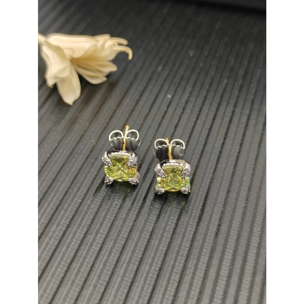 

Серьги-гвоздики DAV 2026 подходят для повседневного универсального ношения и подарков.