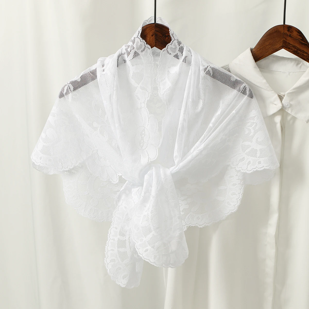 

Женская шаль с цветочной вышивкой, однотонный простой кружевной треугольный шарф, хиджаб, модный ажурный тонкий легкий носовой платок для волос, бандана