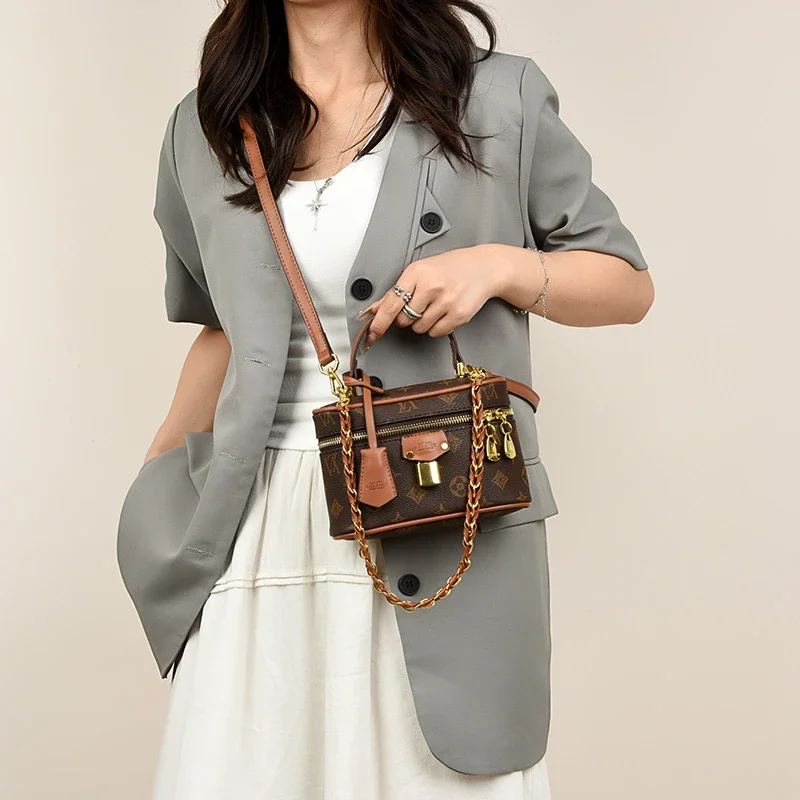 

Vintage Elegant Designer Diaper Bags For Women Large Capacity Leather Shoulder Bag Minimalist Classic Luxury Fashion
