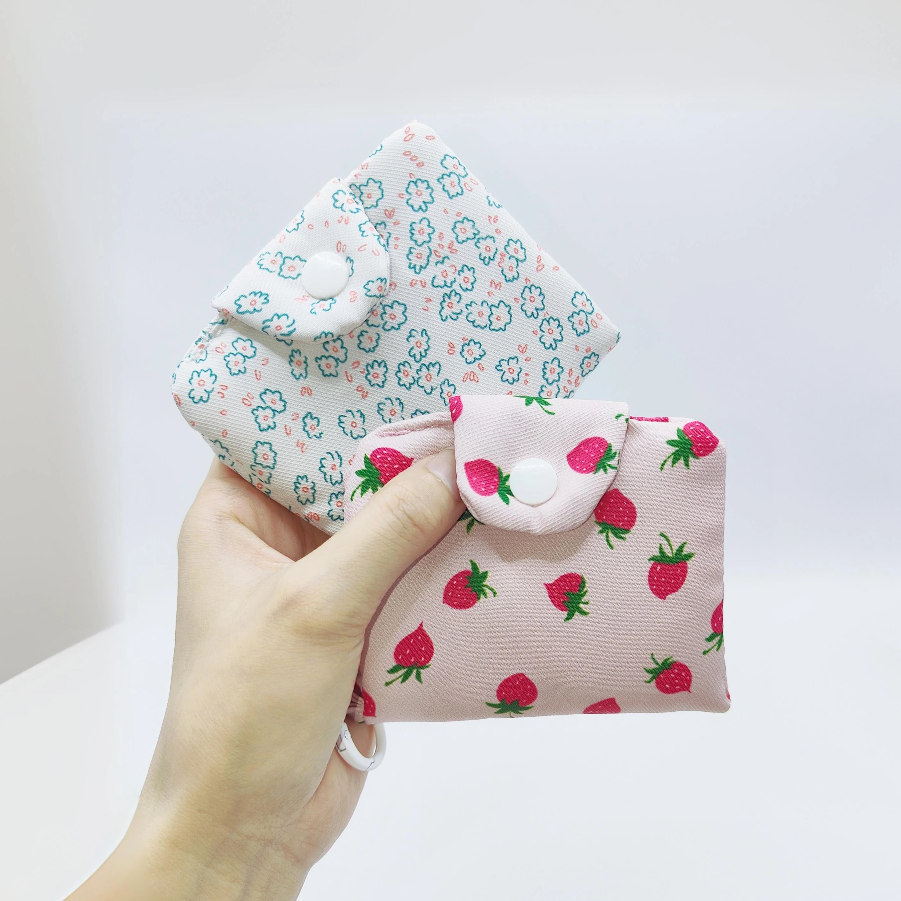 Mini tarjetero de lona con flores y fresas para mujer, monedero multicapa, cartera para auriculares, bolsa de almacenamiento