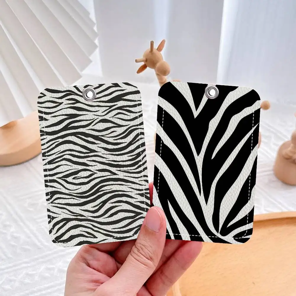 

Черно-белый принт зебры, персонализированный держатель для карт с принтом, подходит для держателя, чехол для карт на дверь для девочек, женский держатель для бейджа, брелок