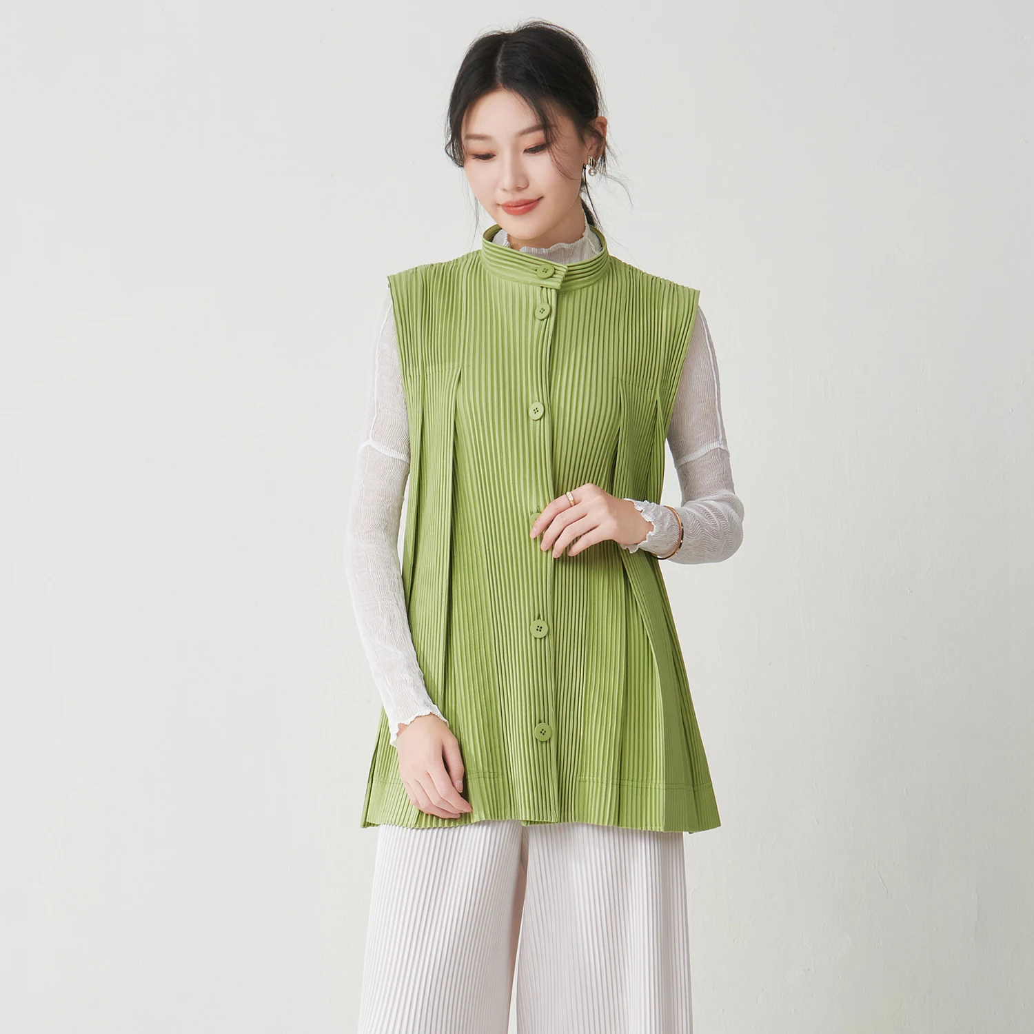 

2025 New Style Miyake Pleated Jacket High Quality Loose Single-breasted Vest Top Polyester Fabric