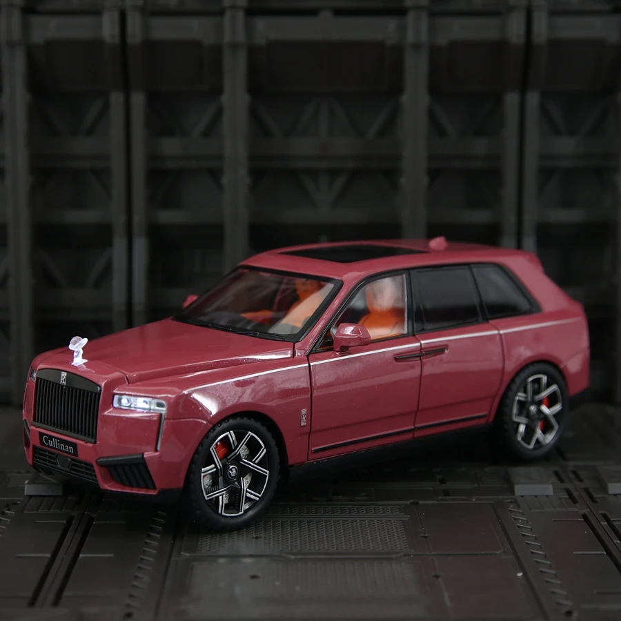 

1:24 Cullinan alloy car model ornaments collection front wheel steering door can open children's toy car birthday gift