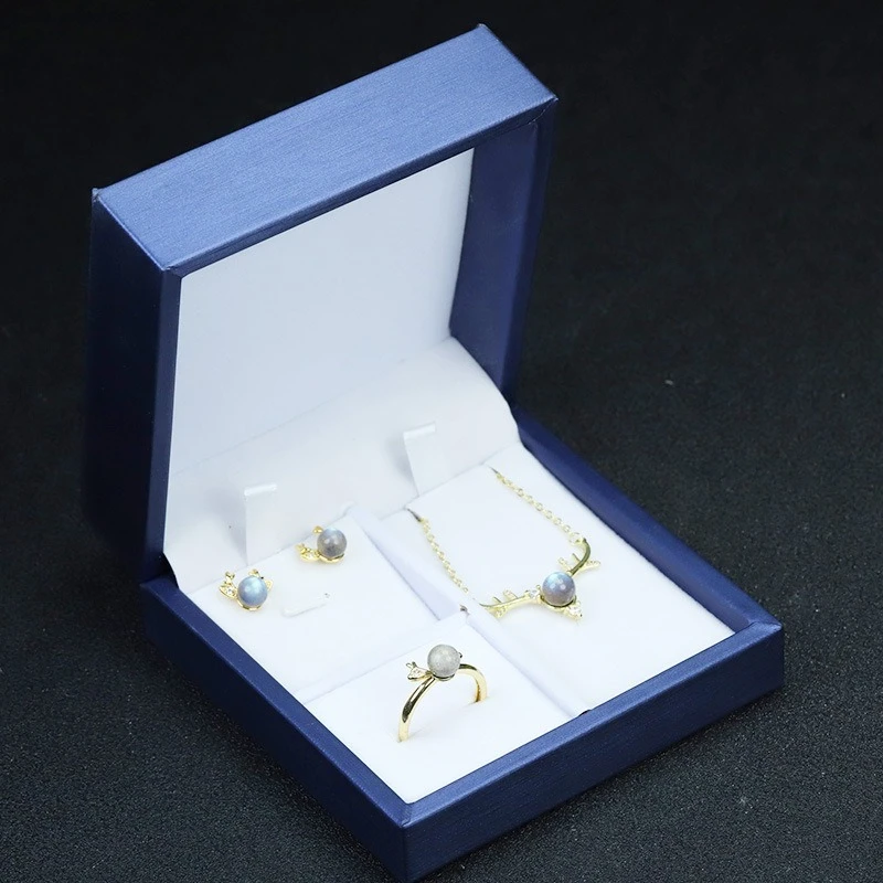 

Classic Fashion Explosion Three-piece Set, Suitable for Daily Wear and Accessories