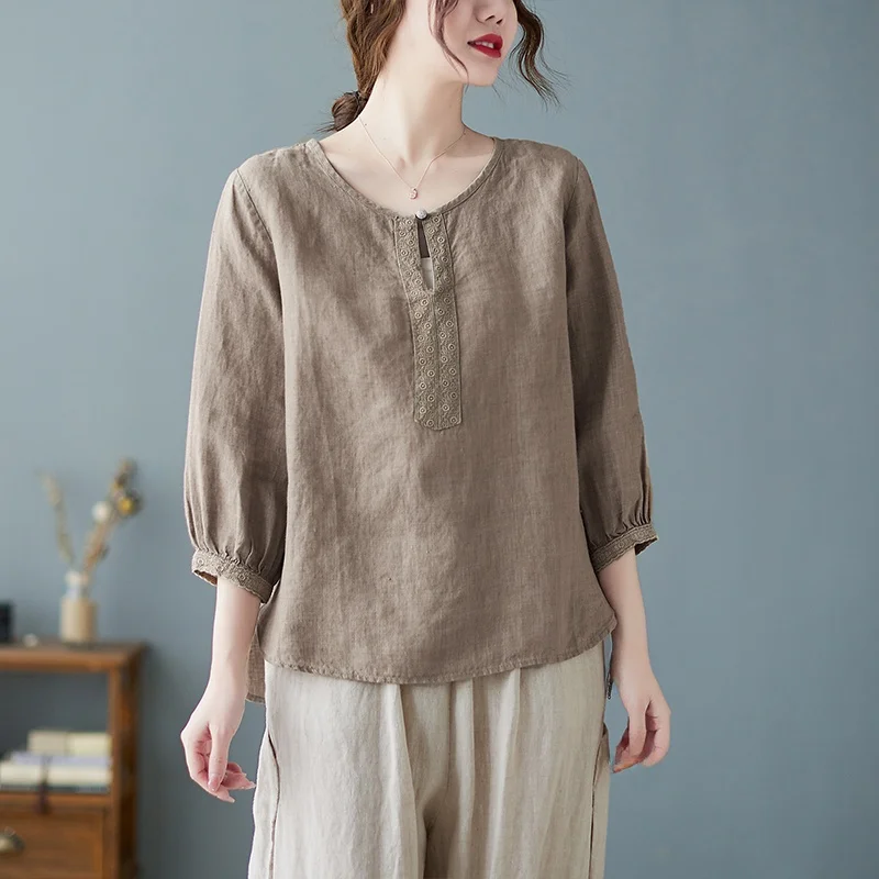 Large Size Women's Cotton Linen Embroidered irt round Ne Button Asymmetrical Hemline Seven Sve Summer Top
