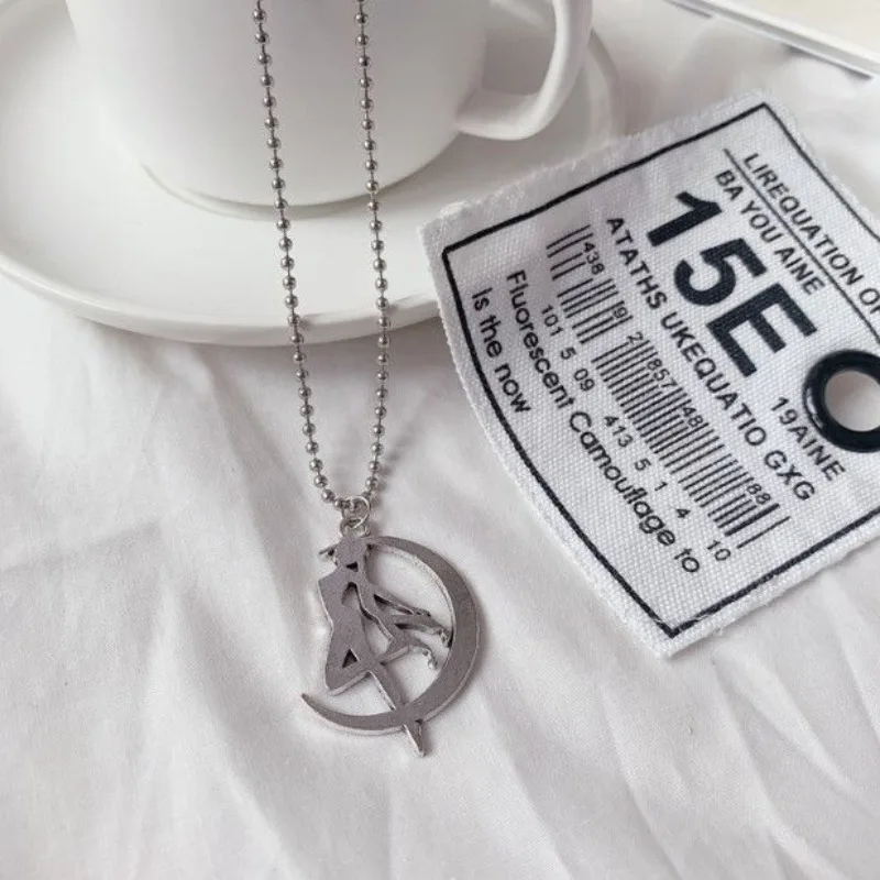 Sailor Moon Tsukino Usagi Jumping Di Collar de Hip Hop Personajes de Anime Hombres Mujeres Retro Pareja Colgante Accesorios Personalizados