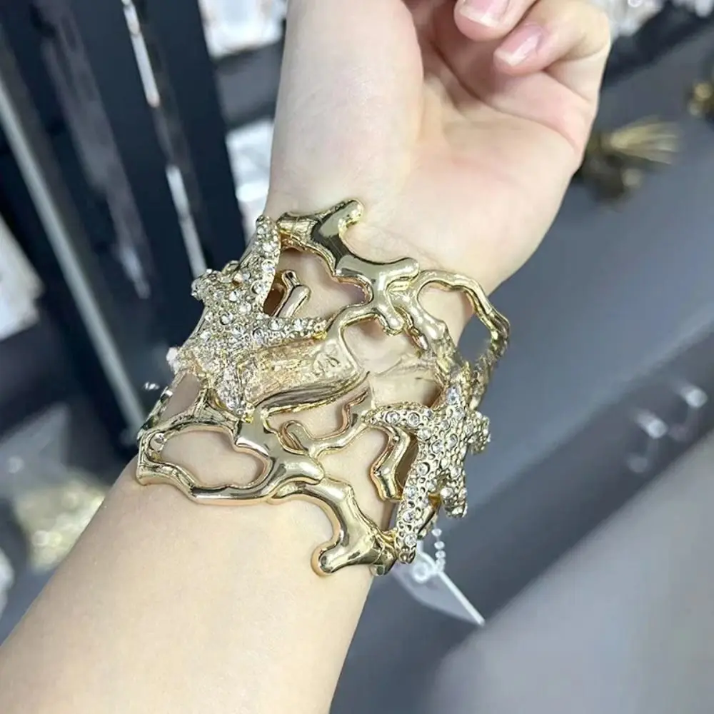 Pulsera hueca de Coral Irregular para mujer, estilo océano hueco, estrella de mar, pulsera de primavera, individualidad exagerada