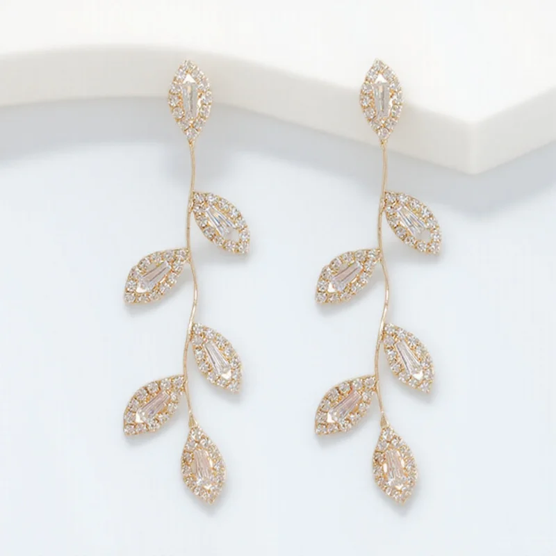 زوج واحد من الأقراط على شكل سلسلة شرابة من حجر الراين وأقراط على شكل أوراق شجر متألقة تضيف الضوء على أذنك لأي مناسبة لمجوهرات الأذن #1