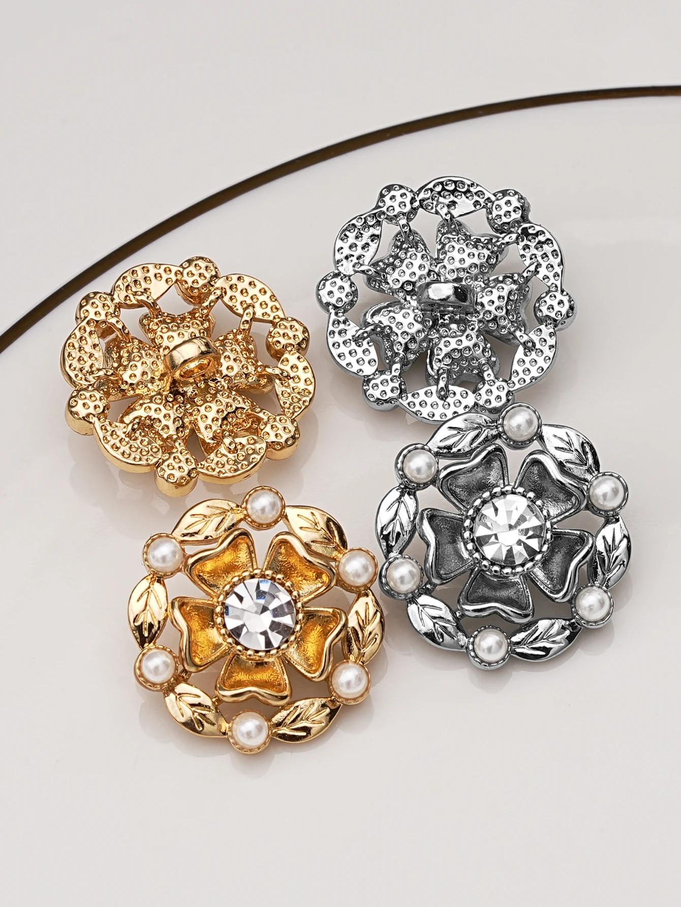 7/20 Stück 20mm Schöne Hohle Blumen-Metallknöpfe mit Strass-Verzierung, für Kleidung, Geschenkboxen, Seidenschals, DIY Mode-Accessoires